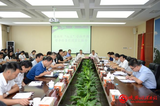 实地督查结束后，樊存弟一行详细听取了临渭区普法工作全面汇报。记者 许艾学 摄