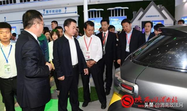 第四届丝博会开幕 市长李毅视察渭南展区（组图）