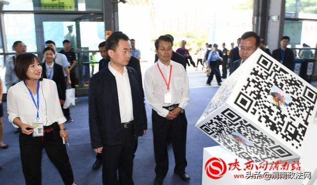 第四届丝博会开幕 市长李毅视察渭南展区（组图）