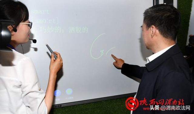 第四届丝博会开幕 市长李毅视察渭南展区（组图）