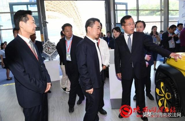 第四届丝博会开幕 市长李毅视察渭南展区（组图）