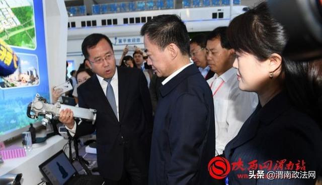 第四届丝博会开幕 市长李毅视察渭南展区（组图）