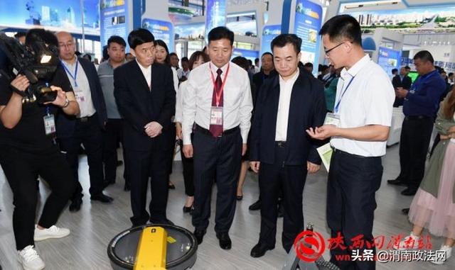 第四届丝博会开幕 市长李毅视察渭南展区（组图）