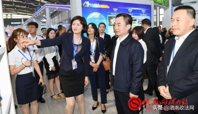 第四届丝博会开幕 市长李毅视察渭南展区（组图）