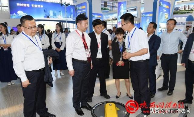 第四届丝博会开幕 市长李毅视察渭南展区（组图）