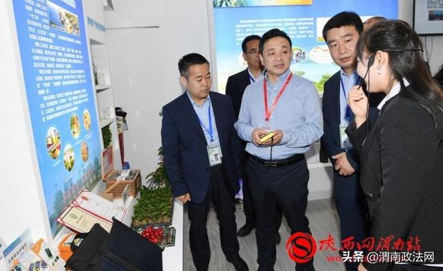 第四届丝博会开幕 市长李毅视察渭南展区（组图）