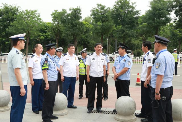 杨建琦督导检查高考安全保卫工作