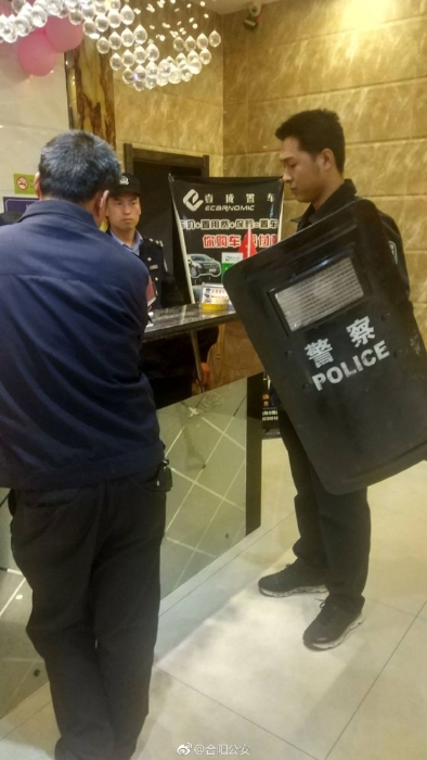 10月8日零时许，合阳公安金水派出所、巡特警大队对辖区信达酒店进行入住人员例行检查。