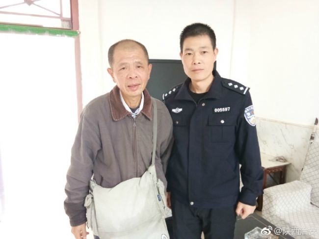 华阴玉泉所值班民警救助台湾同胞。