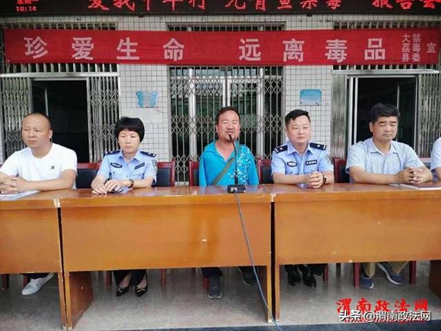 全国禁毒志愿者王宏武到大荔宣传禁毒(图)