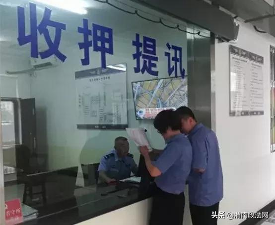 韩城检察: 扫黑除恶不放松 加班加点办案忙(图)