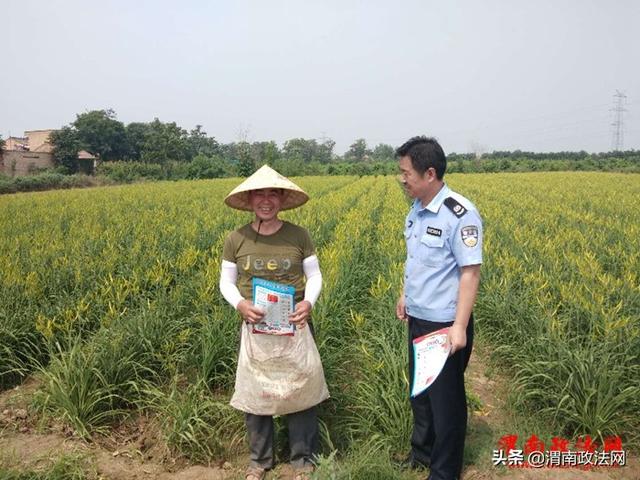 大荔县下寨镇政府、下寨派出所与下寨司法所联合深入村居开展扫黑除恶宣传活动