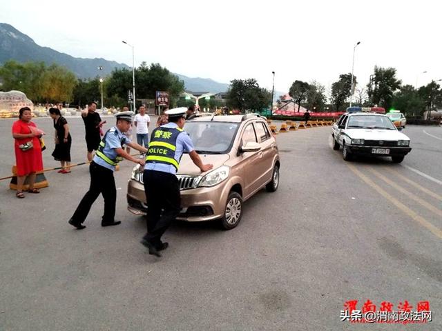 华阴交警大队“三个结合”全力优化夏季道路通行秩序（图）