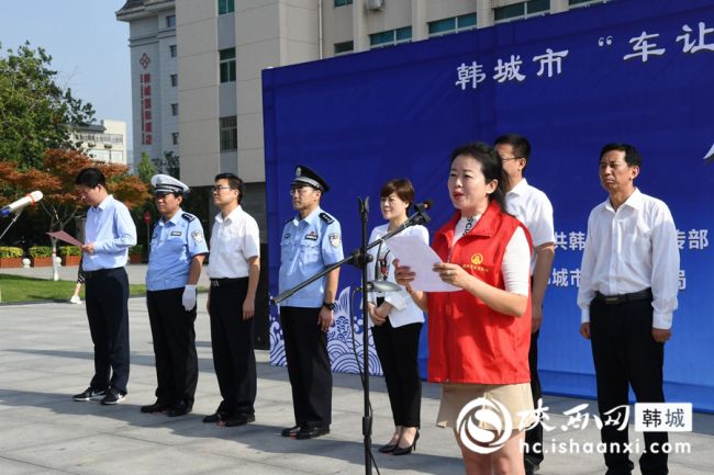 韩城市水务集团志愿者代表做表态发言。 记者 闫少波 摄