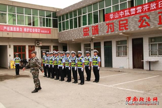 你的节日，我的致敬：华阴交警警营开放迎“八一”（图）