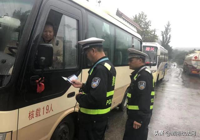 华阴交警大队圆满完成“中秋节”道路安保工作