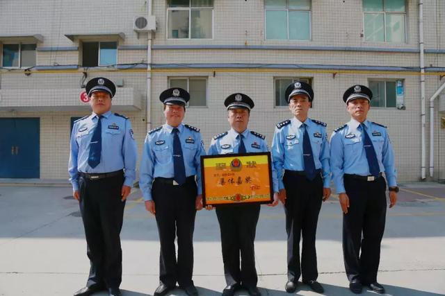 合阳公安:一线送奖提士气,鼓足干劲创佳绩