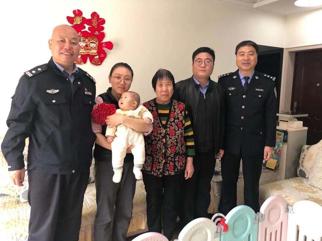 一线送奖入家门，表彰慰问鼓斗志——蒲城县公安局表彰慰问专案民警及家属