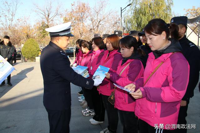 华阴华山交警扎实开展122主题宣传“七进”活动