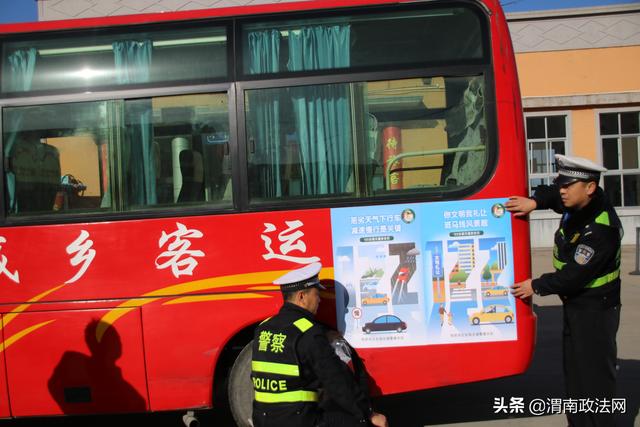 华阴华山交警扎实开展122主题宣传“七进”活动