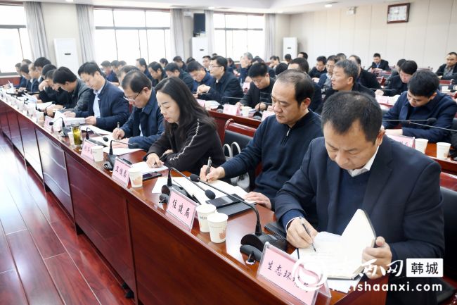 12，各市级部门、单位、镇（办）负责同志参加会议。记者 程阳涛 摄