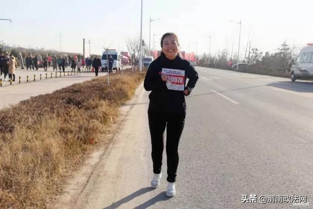 渭南市检察院积极参加“卓锦花园杯”迎新年越野赛暨微型马拉松赛