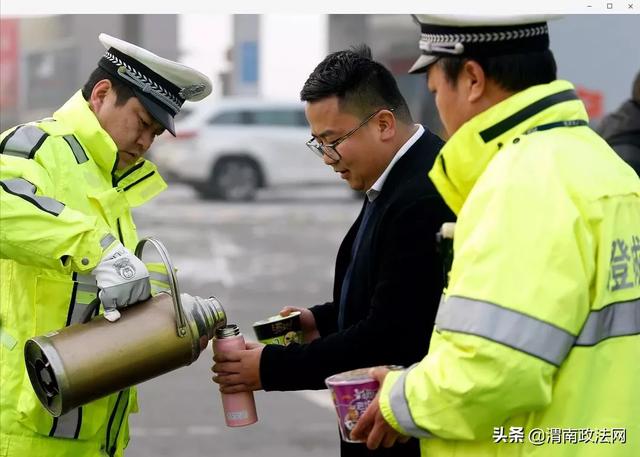 平安春运 交警同行 | “雪”色奋斗 让2020温暖开启