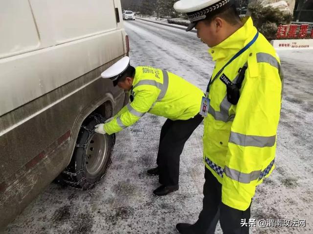 平安春运 交警同行 | “雪”色奋斗 让2020温暖开启