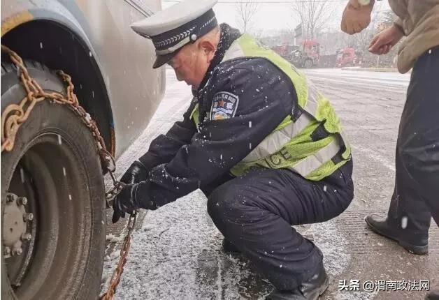 平安春运 交警同行 | “雪”色奋斗 让2020温暖开启