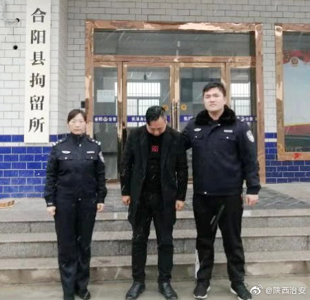 【男子冒用他人信息被抓】近日，渭南合阳皇甫庄所民警在侦办张某系列诈骗案中，查获一丰田车辆，调取信息后发现车辆产权已被转移，随即展开调查，发现车辆产权是程某、马某伪造原车主证件转移，便依法对程某、马某进行传唤。经询问，2人对其非法冒用他人身份信息的违法行为供认不讳。 