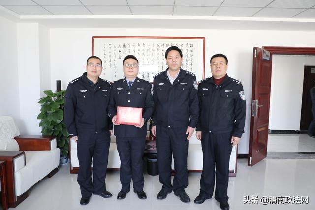 渭南市公安局领导看望慰问扫黑除恶专项斗争一线民警及家属(图)