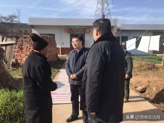 临渭区检察院党组书记闫永江带队节前走访慰问帮扶村贫困群众