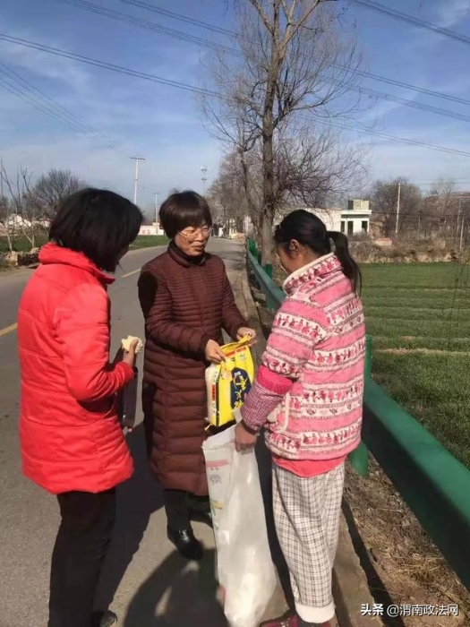 临渭区检察院党组书记闫永江带队节前走访慰问帮扶村贫困群众