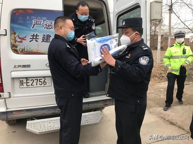 【战疫直击】防护装备送一线 保障民警战疫魔(图)