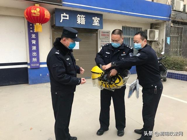 【战疫直击】防护装备送一线 保障民警战疫魔(图)