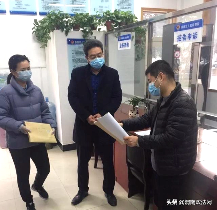 2月11日下午，李逸强检察长检查了12309检察服务中心和家属区疫情防控工作。