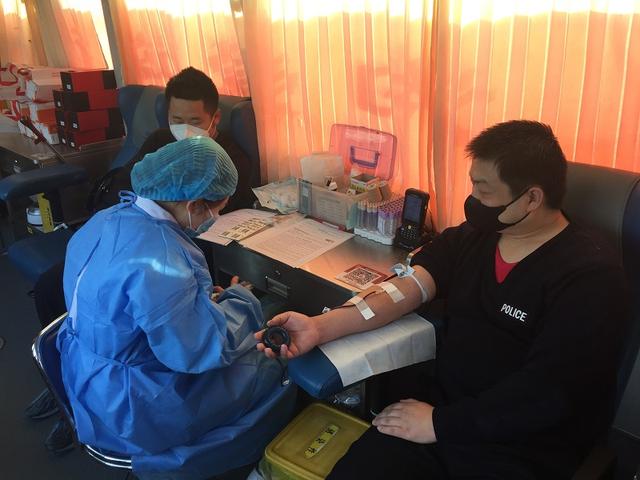 市公安局经开分局开展“抗击疫情、为爱逆行”无偿献血活动