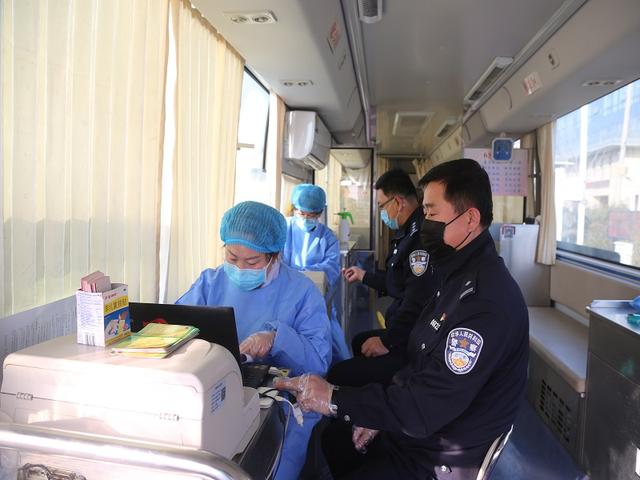 市公安局经开分局开展“抗击疫情、为爱逆行”无偿献血活动