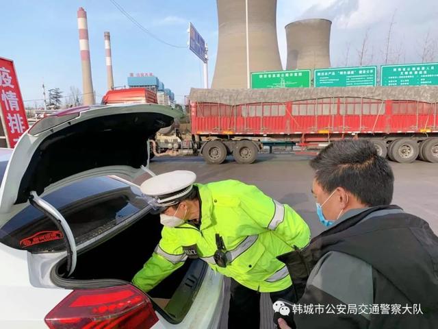 韩城交警全力开展复工复产交通保障工作(图)