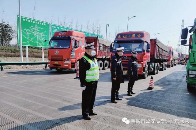 韩城交警全力开展复工复产交通保障工作(图)