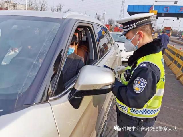 韩城交警全力开展复工复产交通保障工作（图）