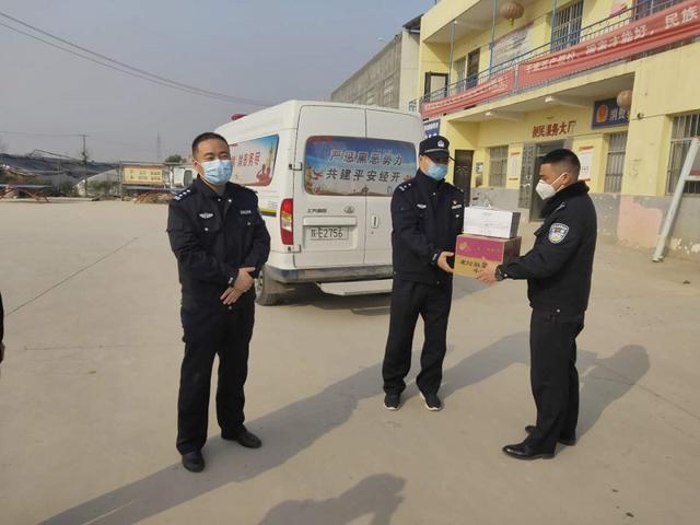 市公安局经开分局深入村组督导慰问驻村抗疫扶贫工作