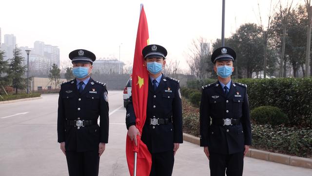 五星红旗迎风扬 吹响全警练兵“集结号”—蒲城公安召开2020年春训暨疫情防控实战练兵讲评总结会