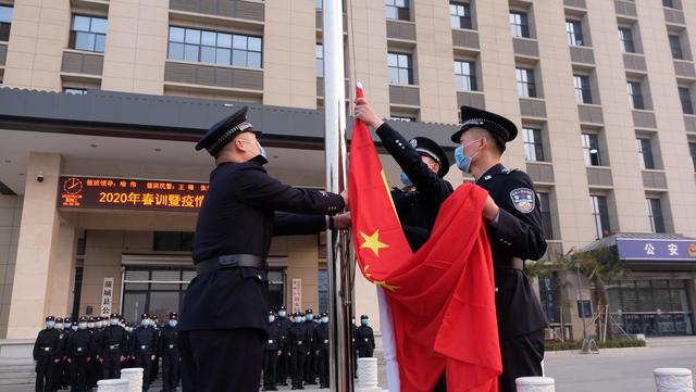五星红旗迎风扬 吹响全警练兵“集结号”—蒲城公安召开2020年春训暨疫情防控实战练兵讲评总结会