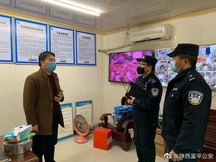 3月2日，富平公安流曲派出所民警对辖区内旅馆、超市等开展复工安全隐患排查，确保辖区复工安全有序，防止事故发生。