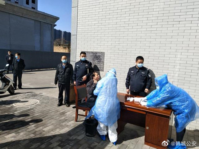 “核酸检测”守好监管场所第一道防线。