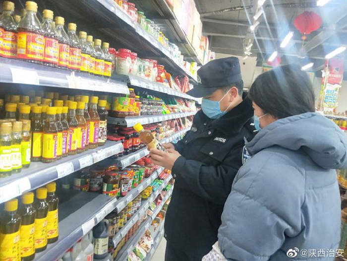 3月4日，渭南富平到贤所对辖区已开放超市、门店开展了食品安全及消防检查。