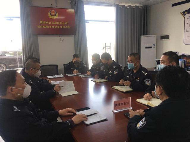 市公安局经开分局主要领导深入一线督导检查疫情防控工作