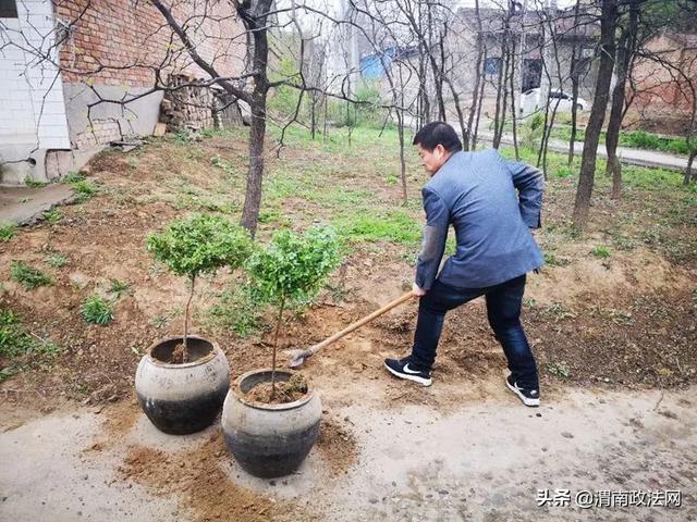 大荔法院：改善人居环境 助推脱贫攻坚