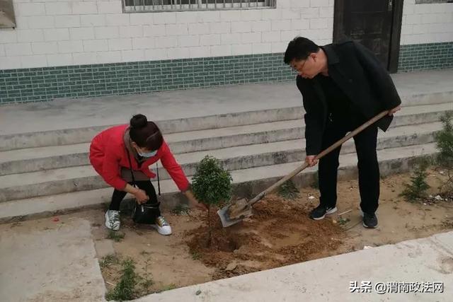 大荔法院：改善人居环境 助推脱贫攻坚